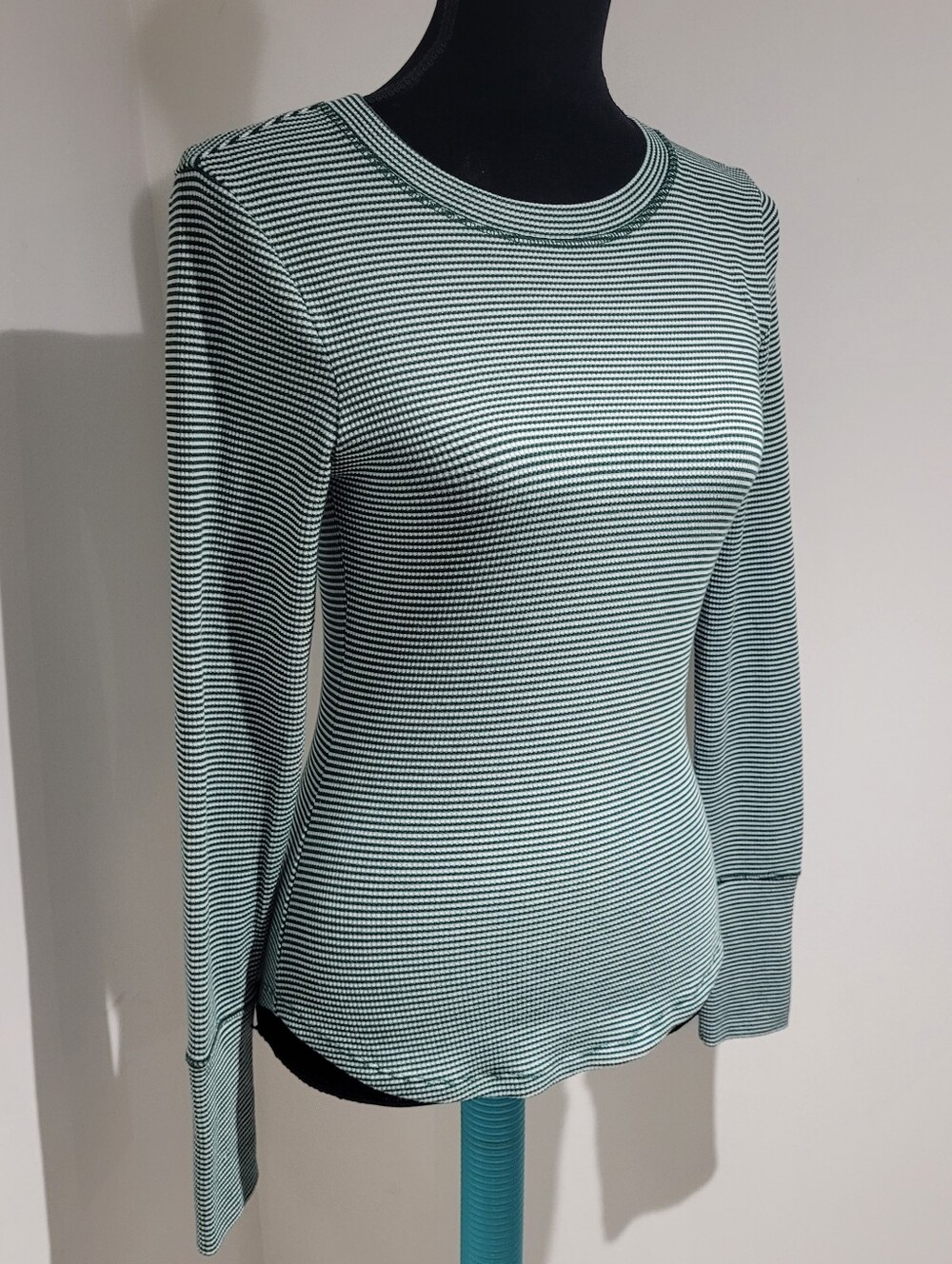 American Eagle Women's Striped Long-Sleeve Crewneck Casual Top Small Green White - Picture 2 of 9
